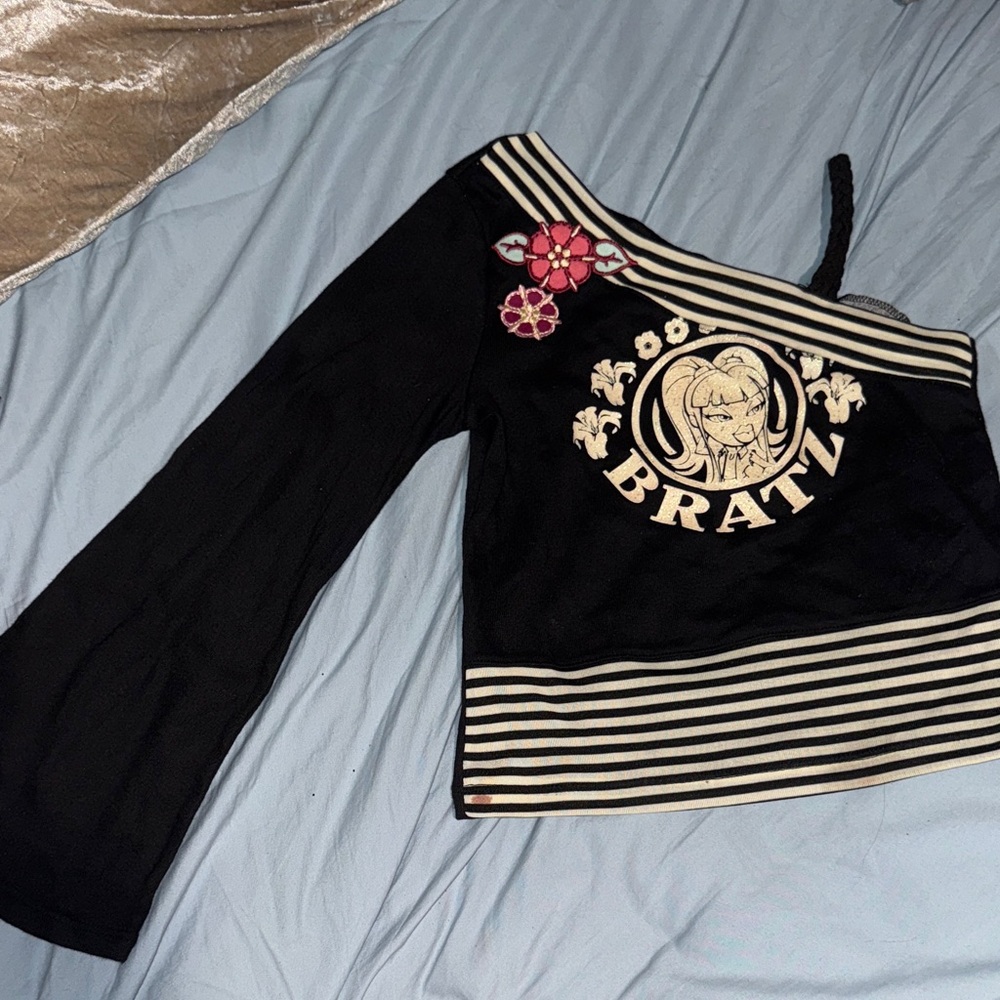 Vintage Bratz Girls Cold Shoulder Top!!!